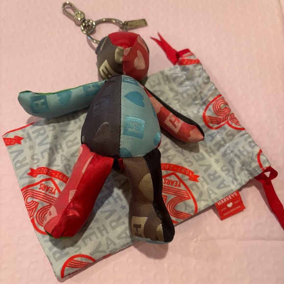 Harvey’s Seatbelt 25th Anniversary Cali Bear keychain and dust bag / NEW un-used - Picture 1 of 1